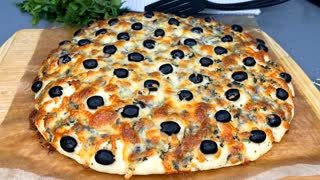 Пеку такую лепешку вместо хлеба и пиццы, как по мне даже вкуснее получается: приготовить ее просто, а аромат-не передать словами