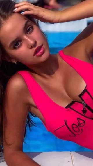 Великолепная грудь симпатичной Rita Великолепная грудь симпатичной Rita