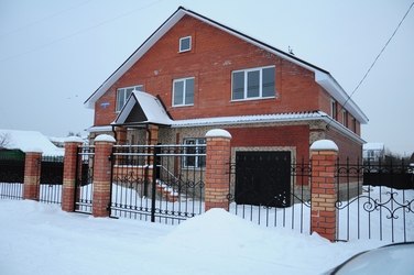 Подмосковье, Серпухов, ул. Железнодорожная, дом (коттедж) кирпичный, трехуровневый, 366 кв. м, со всеми городскими коммуникациями, полностью готов к п...