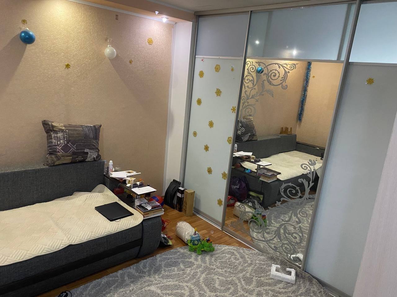Продам 1 ком.квартиру 42 кв.м на кв.Заречный возле ресторана Ашот.4/12эт,вся мебель и техника остается. для продажи.Теплый пол в сан.узле.Рядом школа,дет.сад,супермаркеты остановка. Цена 4,1млн.руб .Тел.79591002241,79819597275 ...