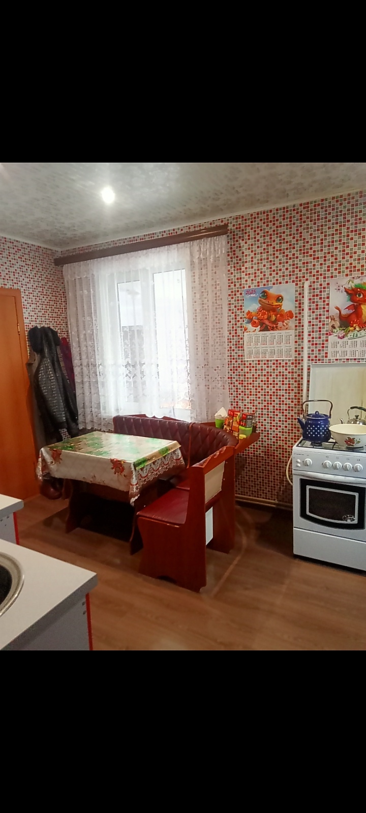 Продается большой 2-х этажный дом с хорошим ремонтом в районе ЖБИ.Рядом остановка общественного транспорта(1 минута ходьбы),магазины,частная баня,сервисы по обслуживанию и ремонта машин.Обращаться по номеру тел.+79591495065(Вотсап и Телеграмм).Если будете писать,пишите на Вотсап и Телегу +79591495065...