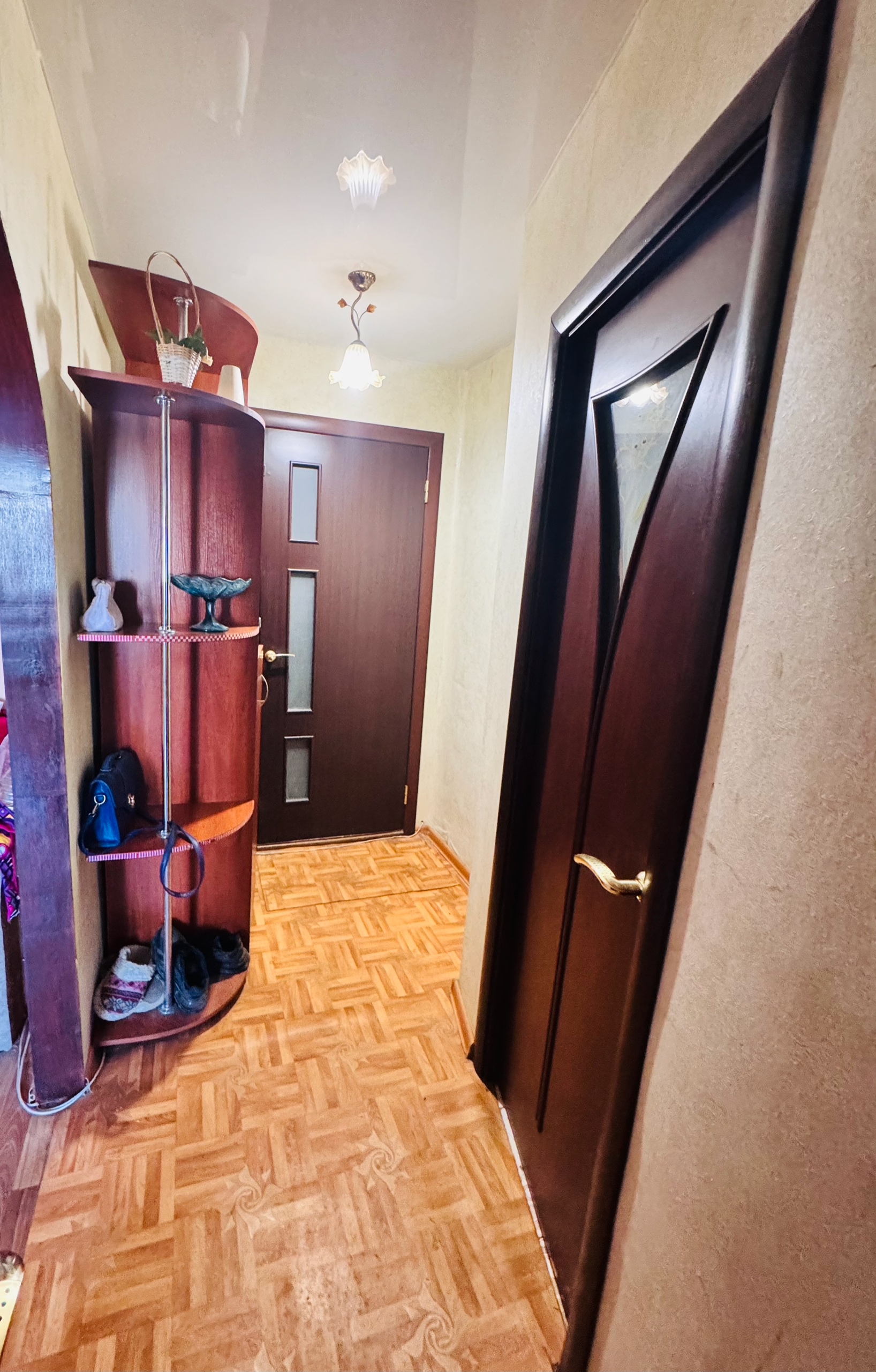 Продаётся 1-ая квартира, в районе автовокзала, на 3 этаже! Просторная. Светлая. Теплая. Все вопросы 📱 и в личное сообщение! Цена: 3.5000000₽ Тел: 79591027565