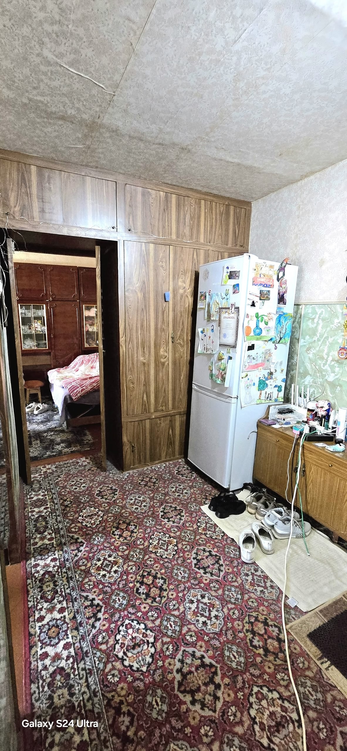 Продам 2х комн квартиру 26-й квартал 4/5эт, 43кв.м, под ремонт, окна м/пластик, с/у раздельный, комнаты изолированные. Балкон застеклён старой рамой. к сделки Хорошее место расположения рядом школа, садик остановка, магазины. +79591419787, +79034105495 (Telegram) ...
